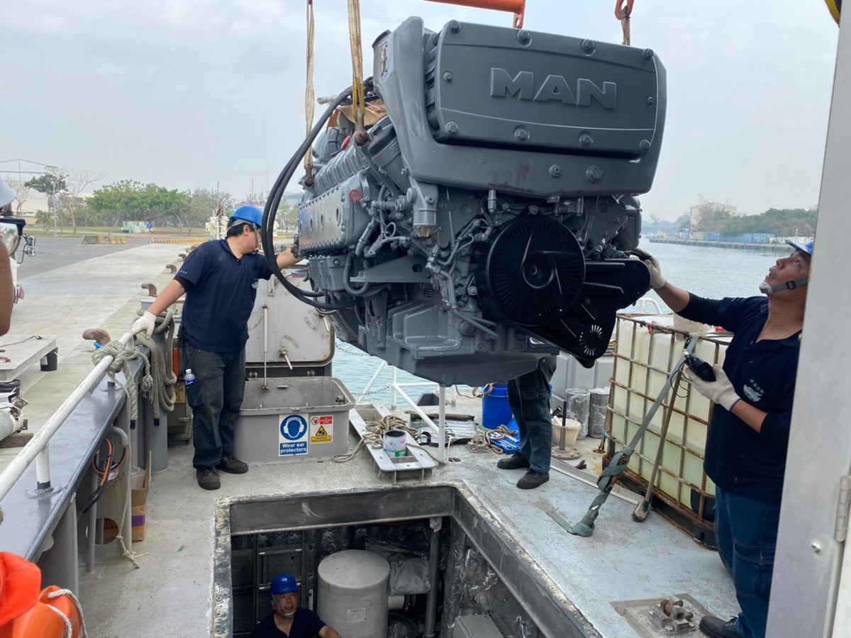 MAN 主機吊裝換裝